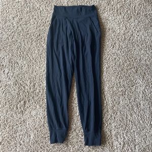 Lululemon align joggers in black- size 4